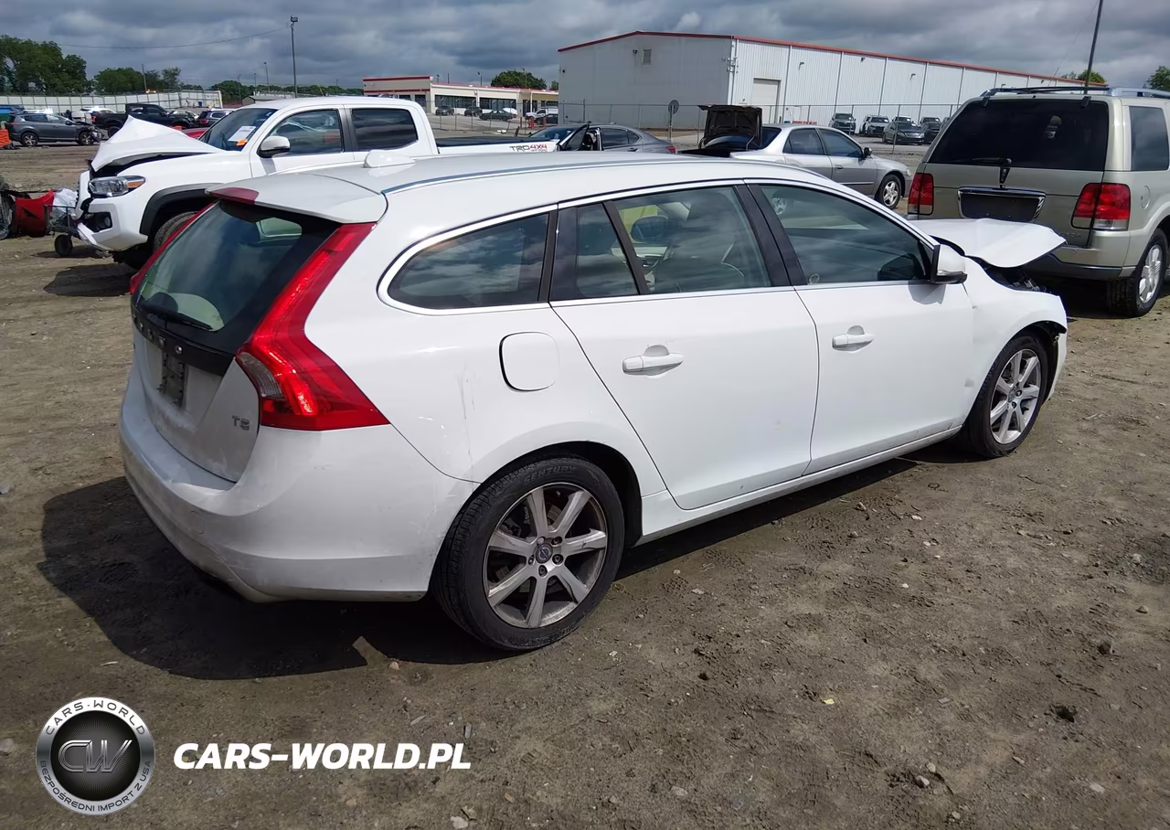 2016 Volvo V60 T5 Drive-E Premier VIN:YV140MEKXG1293052 - 4