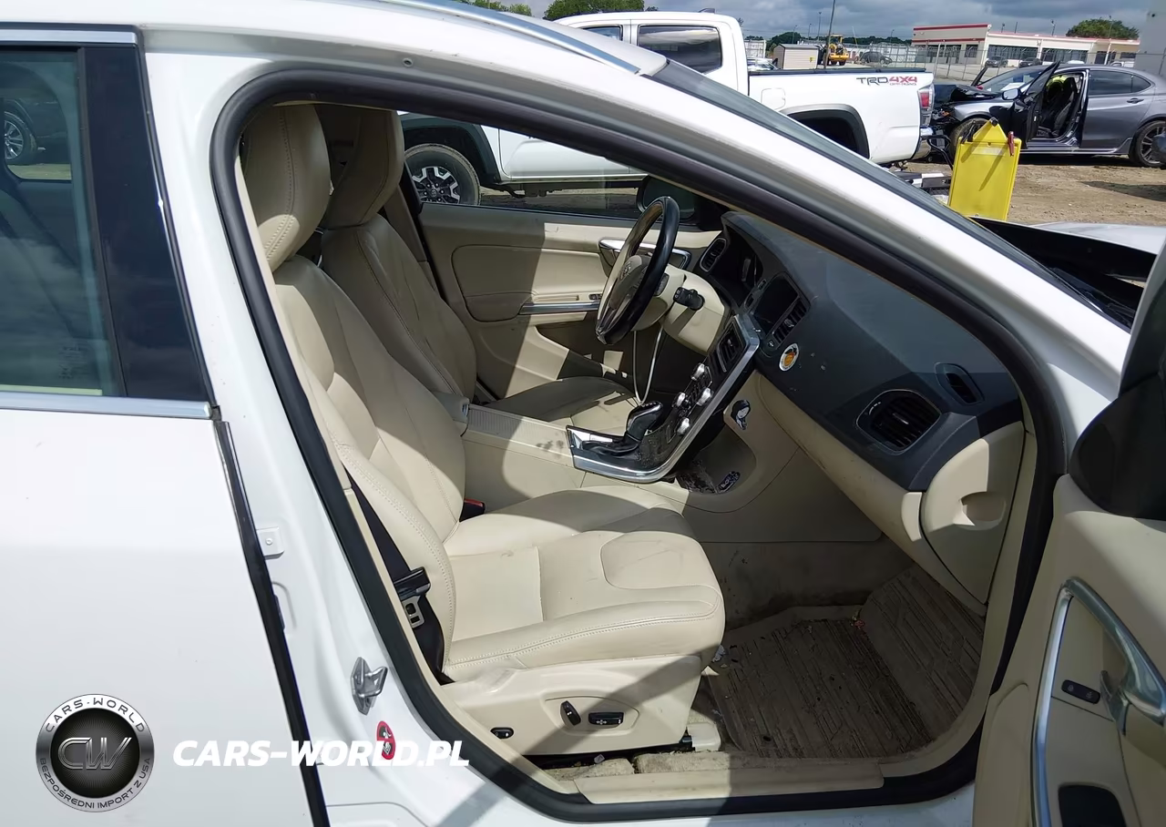 2016 Volvo V60 T5 Drive-E Premier VIN:YV140MEKXG1293052 - 5
