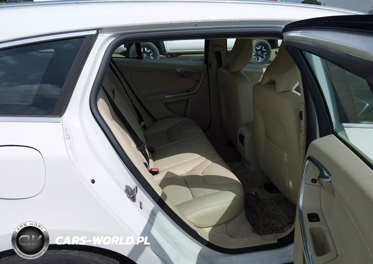 2016 Volvo V60 T5 Drive-E Premier VIN:YV140MEKXG1293052 - 8