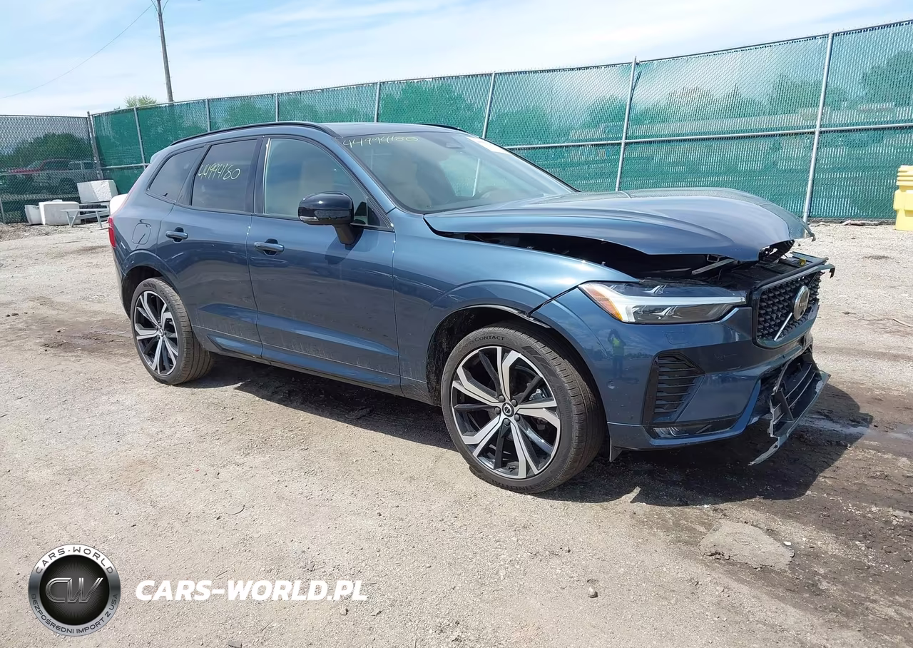 2024 Volvo Xc60 B5 Ultimate Dark Theme – zdjęcie 1 z 17