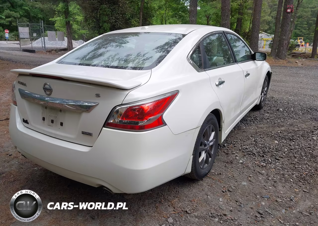 2015 Nissan Altima 2.5 S VIN:1N4AL3AP1FC493614 - 4