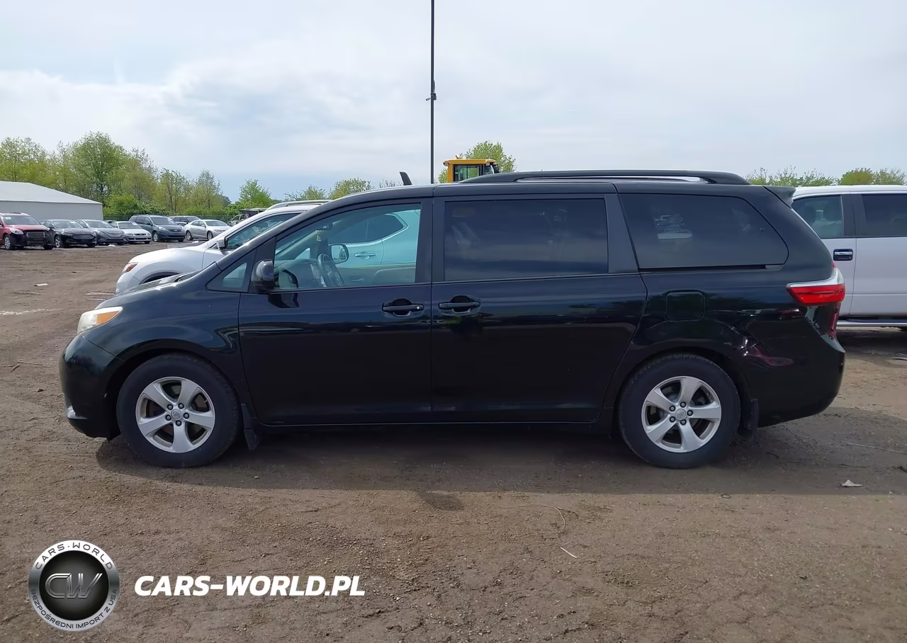 2015 Toyota Sienna Le 8 Passenger VIN:5TDKK3DC9FS581030 - 14