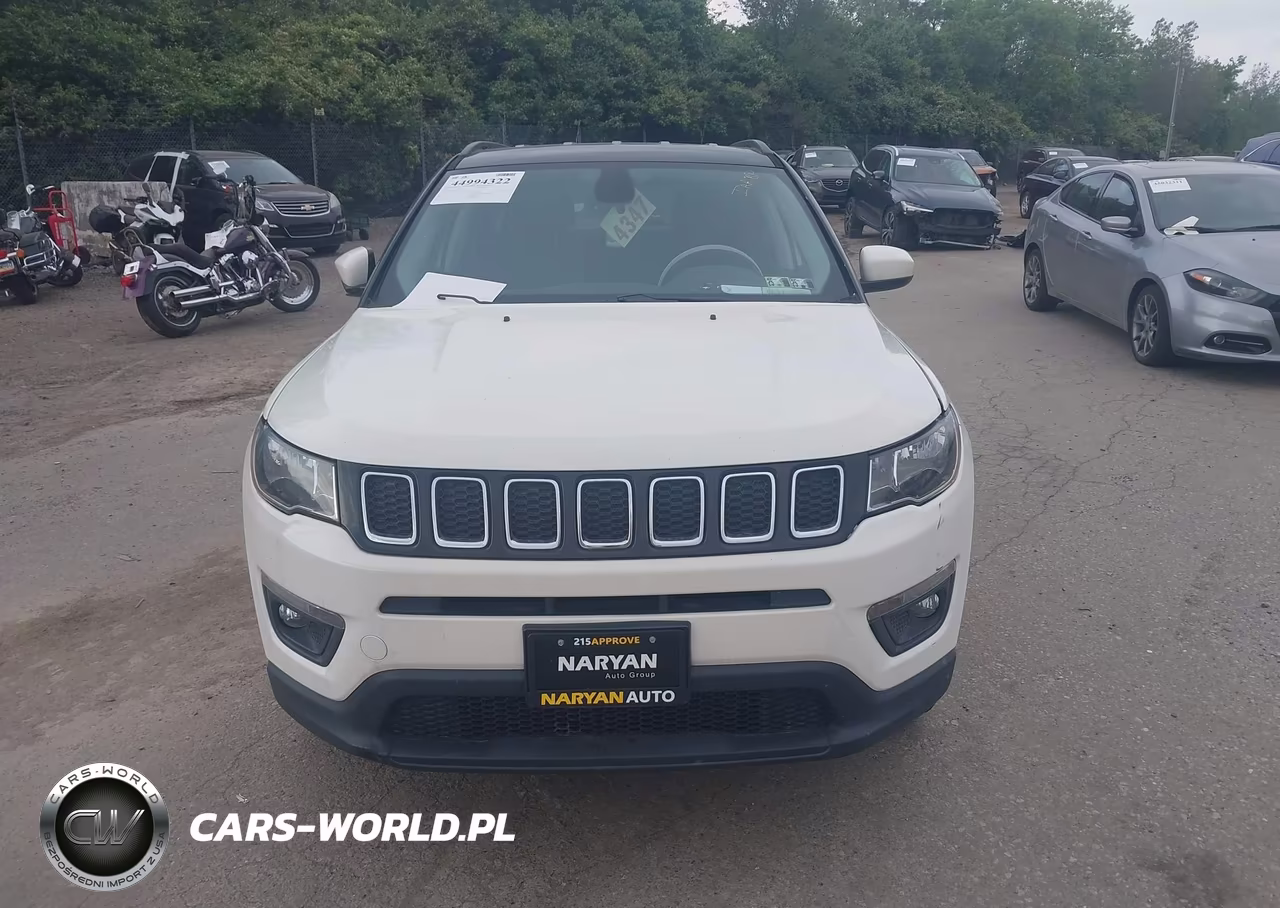 2018 Jeep Compass Latitude 4X4 VIN:3C4NJDBB6JT270704 - 12