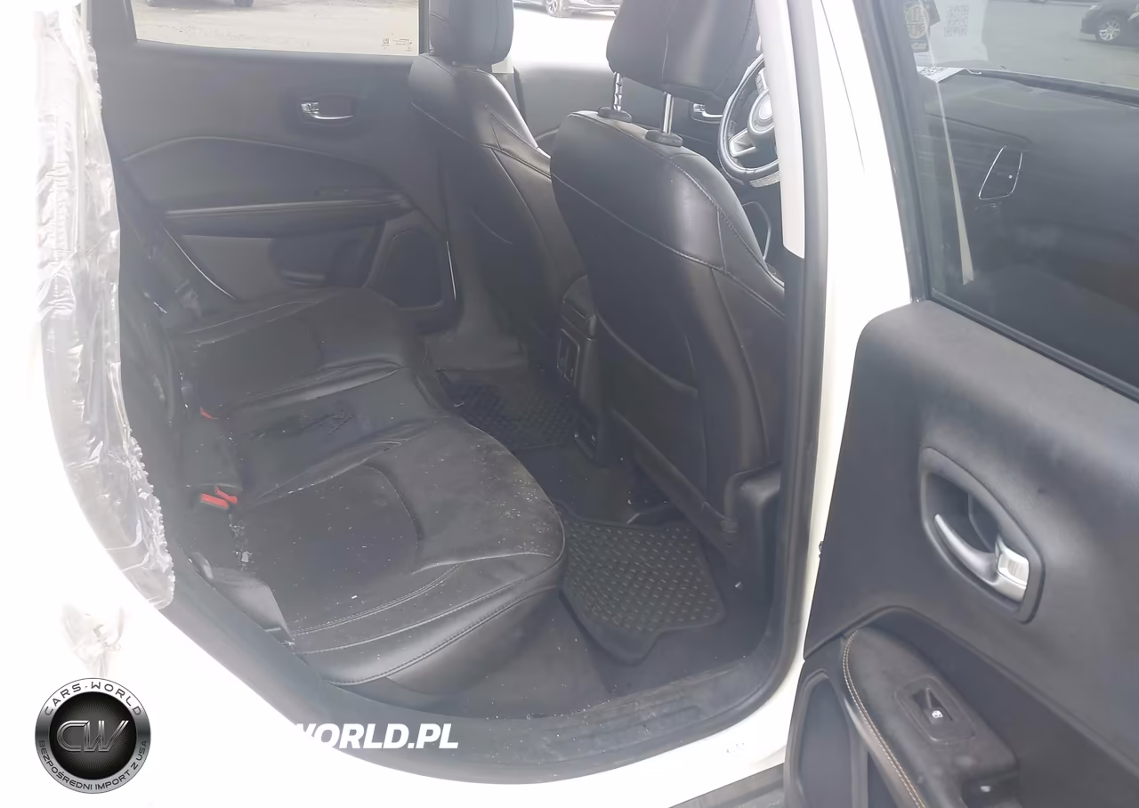 2018 Jeep Compass Latitude 4X4 VIN:3C4NJDBB6JT270704 - 8