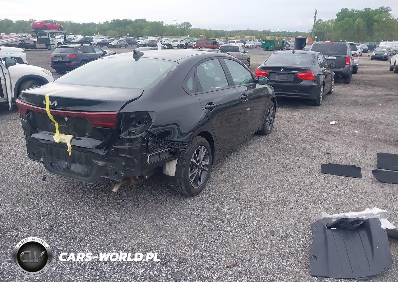 2024 Kia Forte Lxs VIN:3KPF24AD4RE709371 - 4