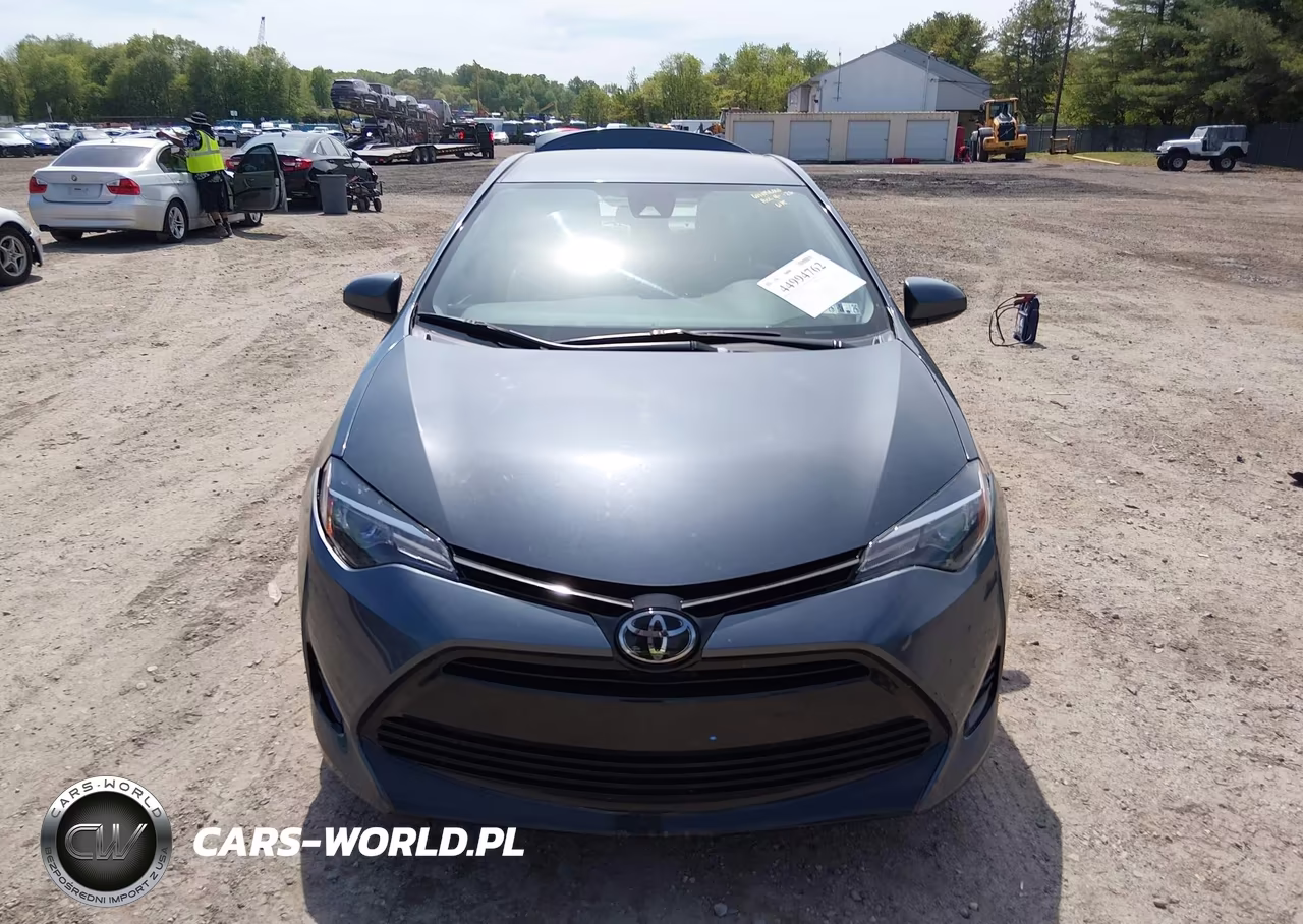 2018 Toyota Corolla Le VIN:2T1BURHE7JC009173 - 11