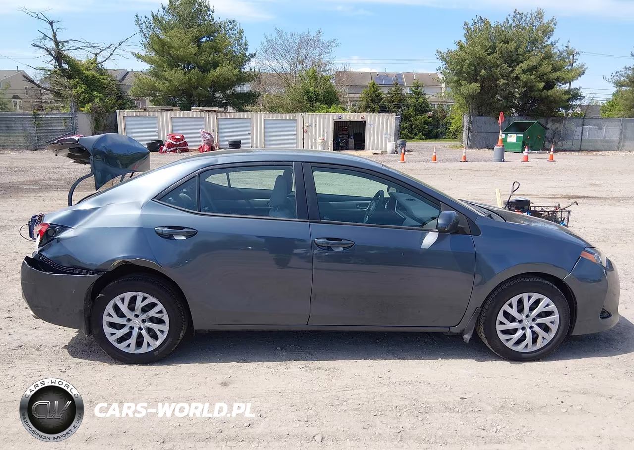2018 Toyota Corolla Le VIN:2T1BURHE7JC009173 - 12