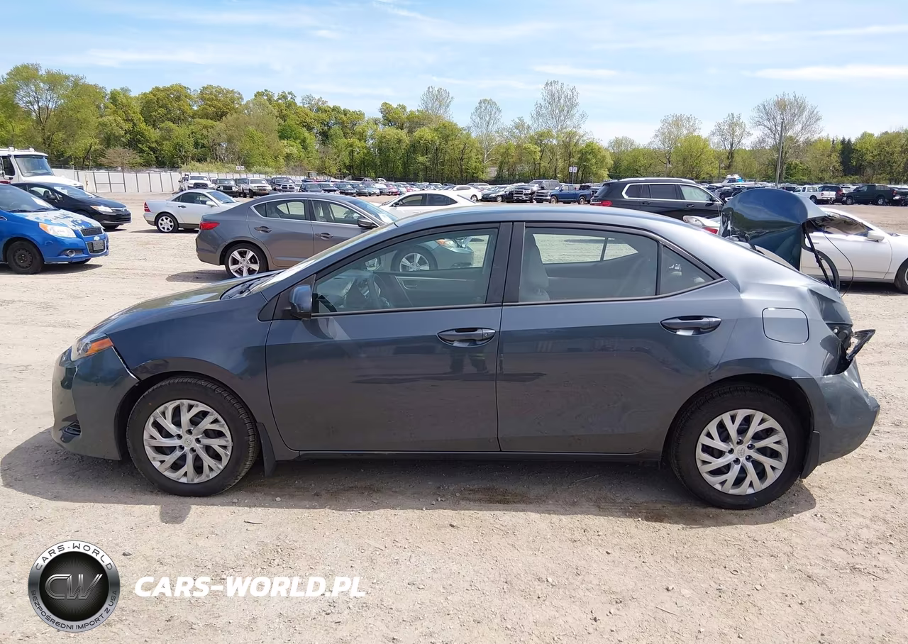 2018 Toyota Corolla Le VIN:2T1BURHE7JC009173 - 13
