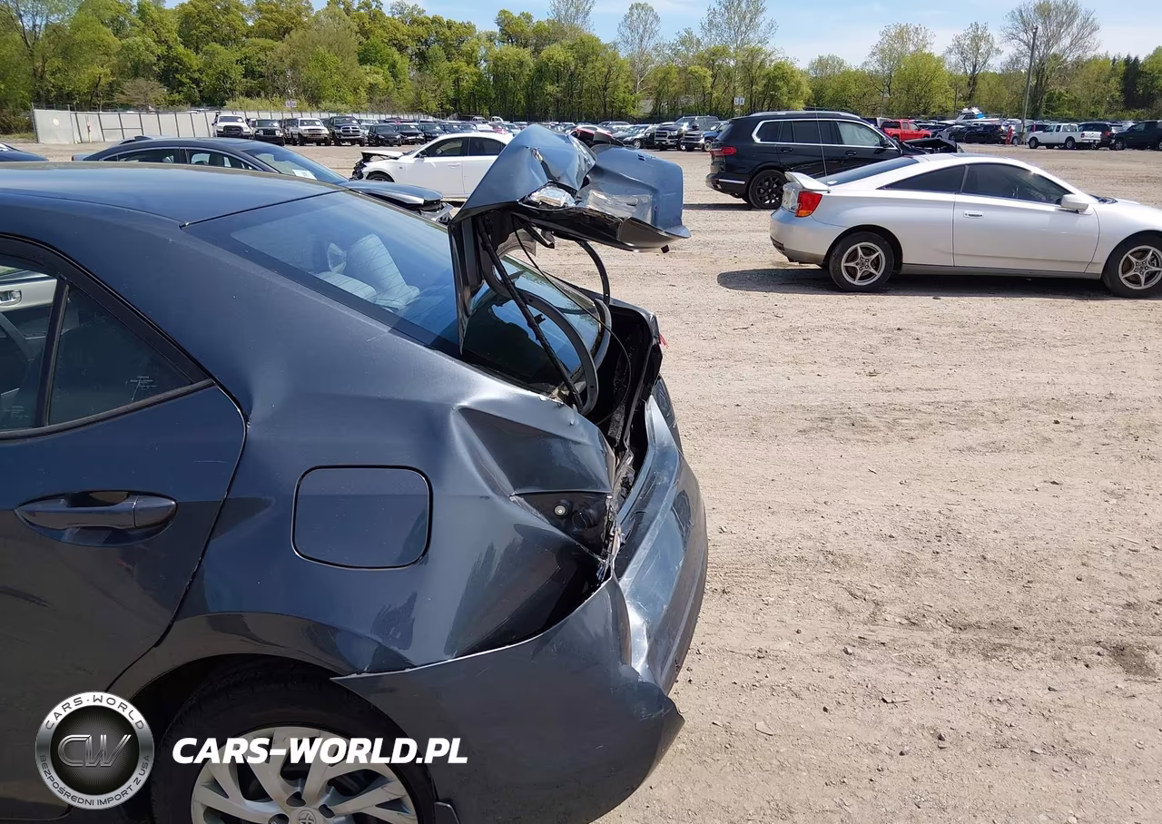 2018 Toyota Corolla Le VIN:2T1BURHE7JC009173 - 6