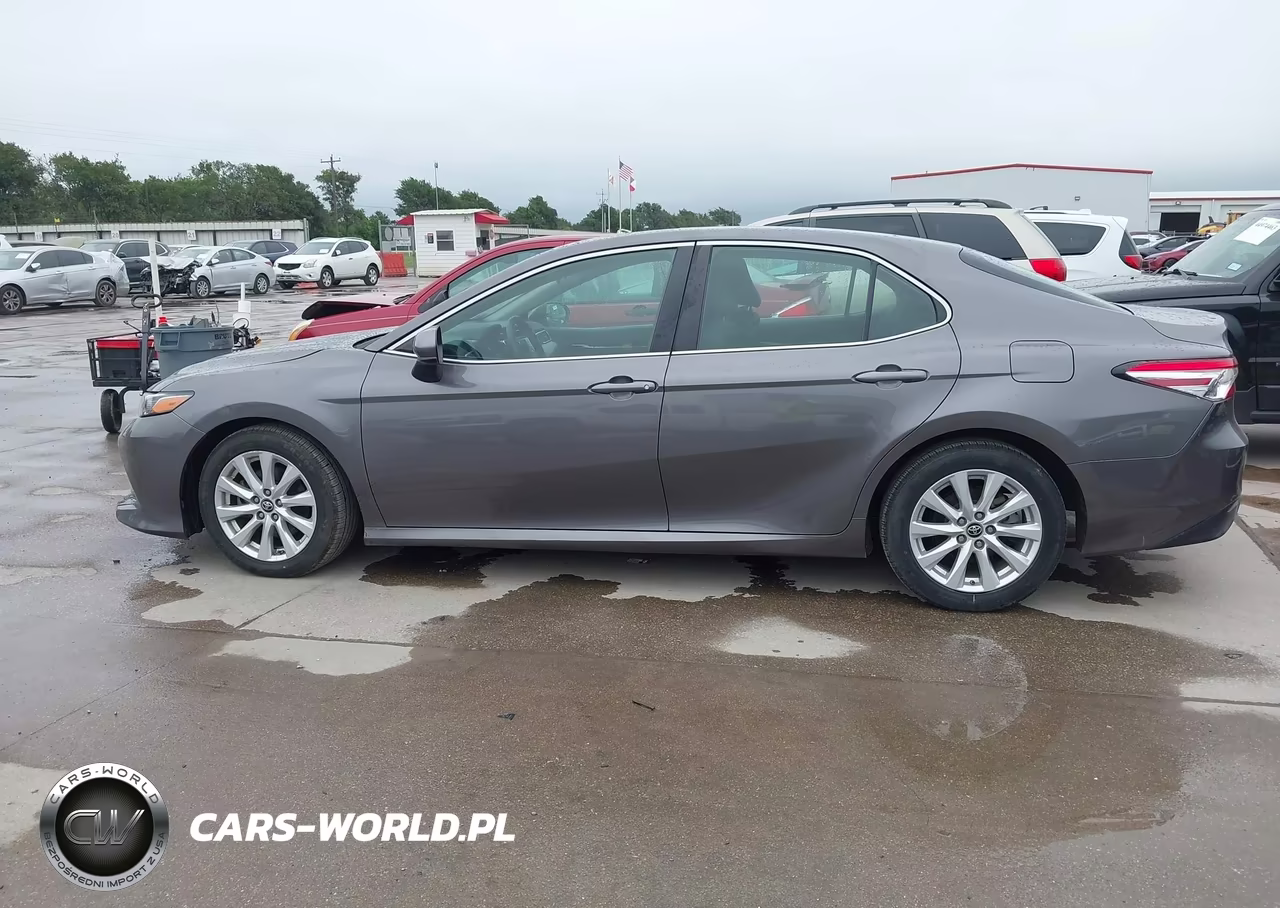 2018 Toyota Camry Le VIN:4T1B11HK1JU545079 - 14