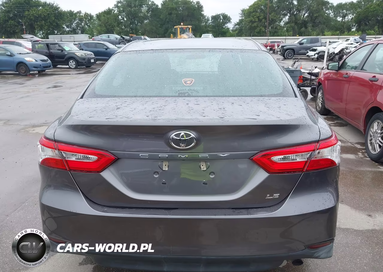 2018 Toyota Camry Le VIN:4T1B11HK1JU545079 - 16