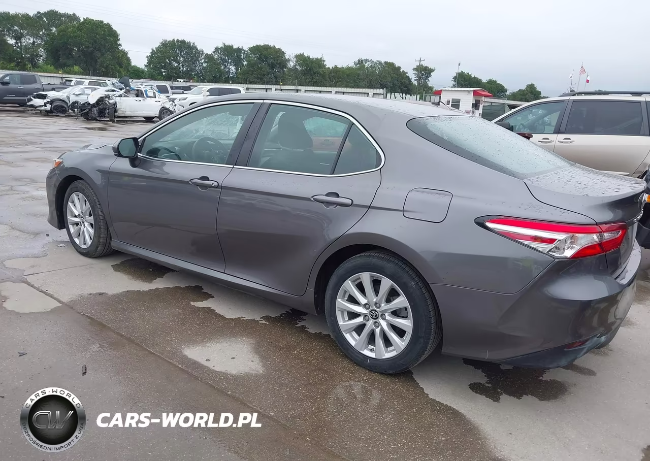 2018 Toyota Camry Le VIN:4T1B11HK1JU545079 - 3