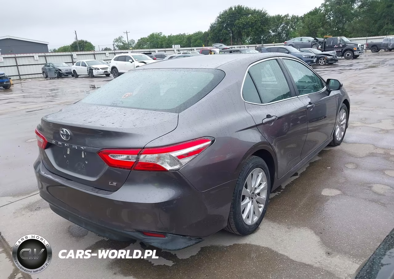 2018 Toyota Camry Le VIN:4T1B11HK1JU545079 - 4