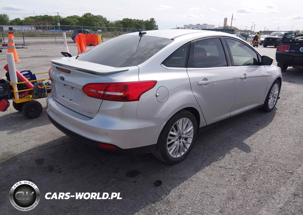 2017 FORD FOCUS TITANIUM VIN:1FADP3J23HL347739 - 4