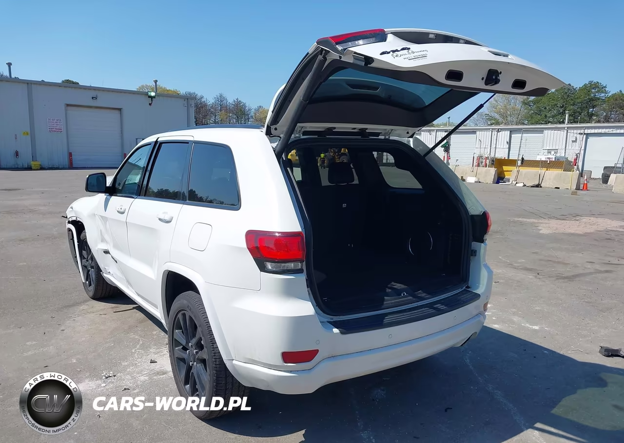 2021 Jeep Grand Cherokee Laredo X 4X4 VIN:1C4RJFAG4MC621569 - 3