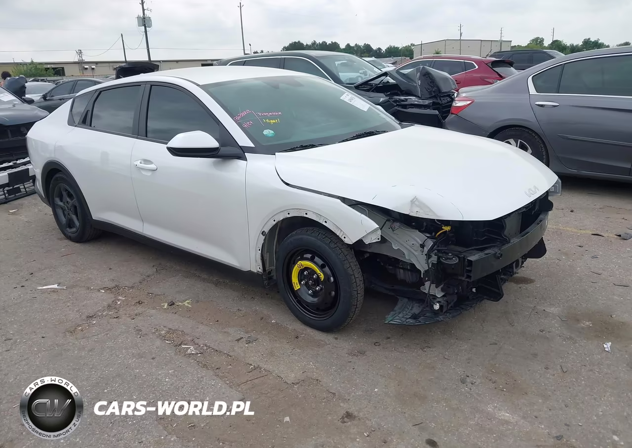 2025 Kia K4 Lxs – zdjęcie 1 z 17