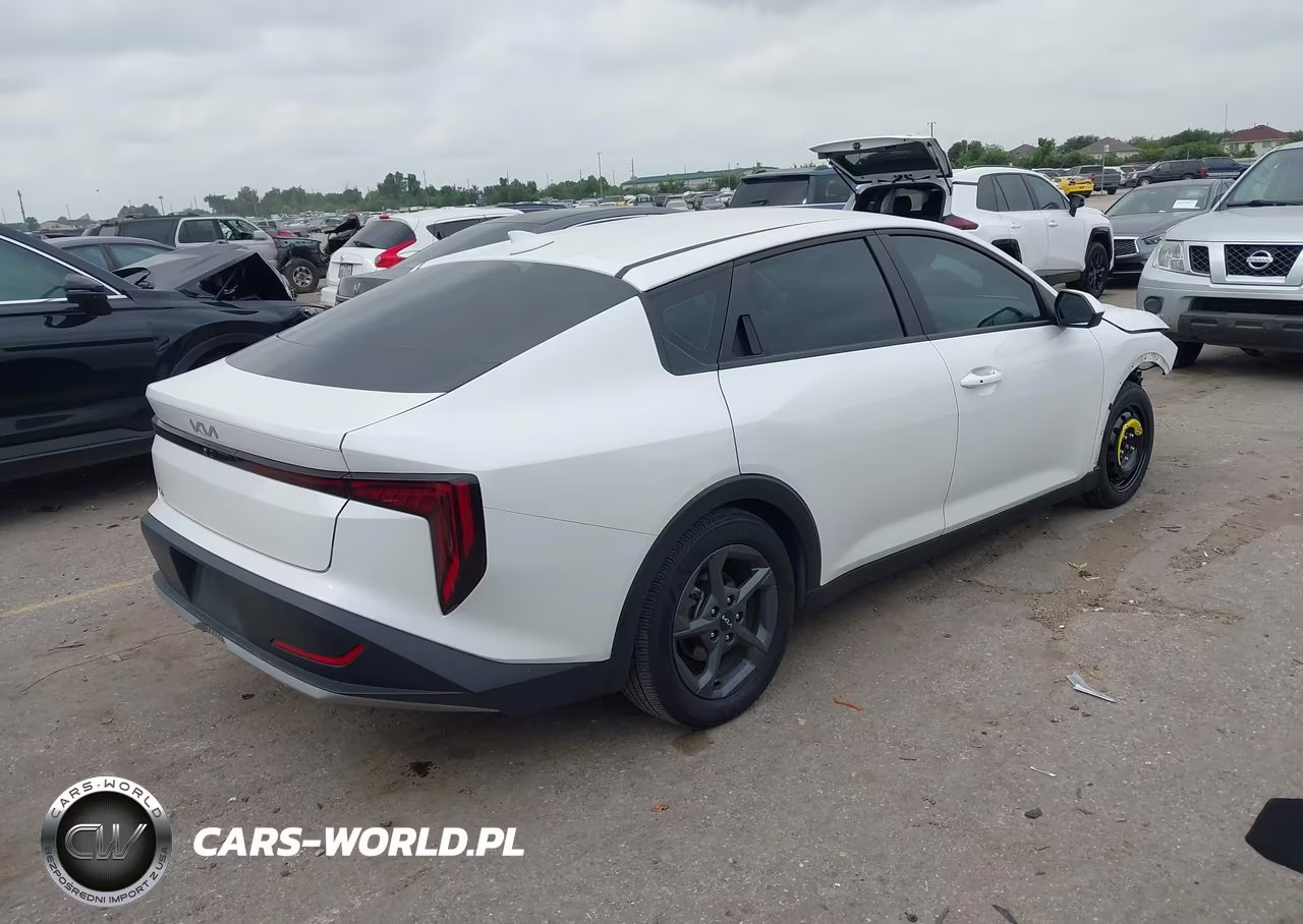 2025 Kia K4 Lxs VIN:3KPFT4DE8SE051433 - 4