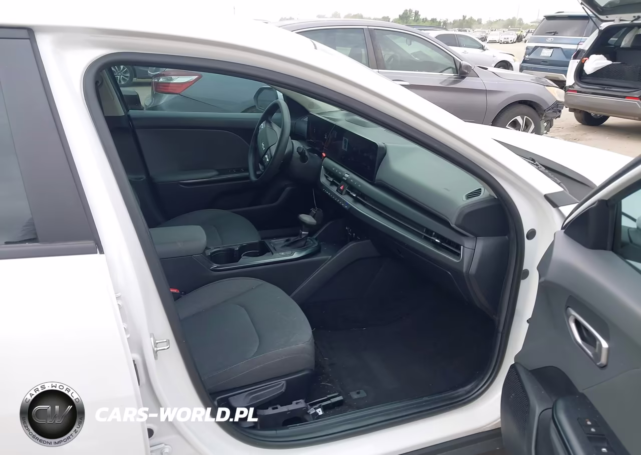 2025 Kia K4 Lxs VIN:3KPFT4DE8SE051433 - 5