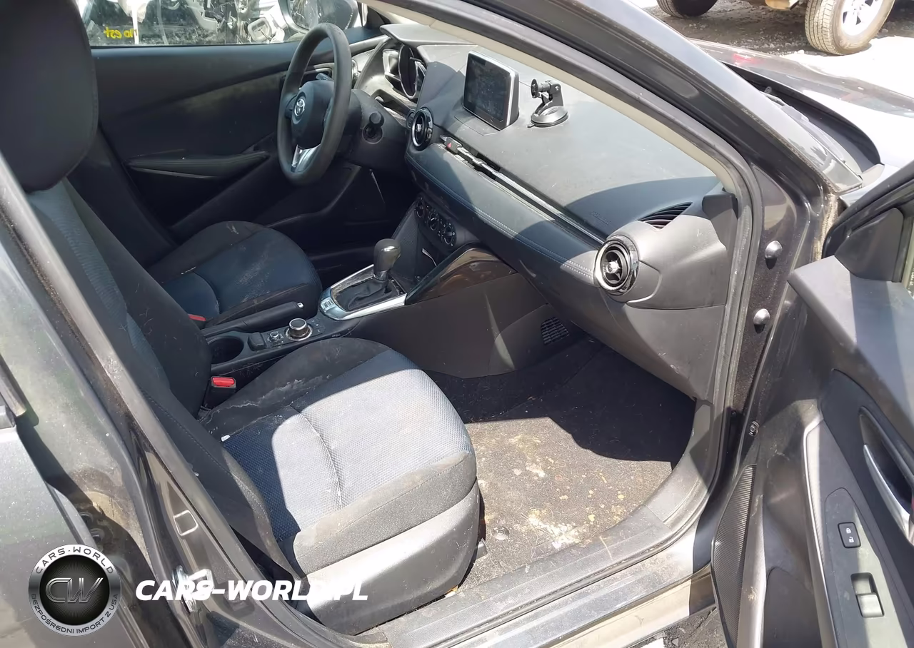 2018 Toyota Yaris Ia VIN:3MYDLBYV2JY302371 - 5