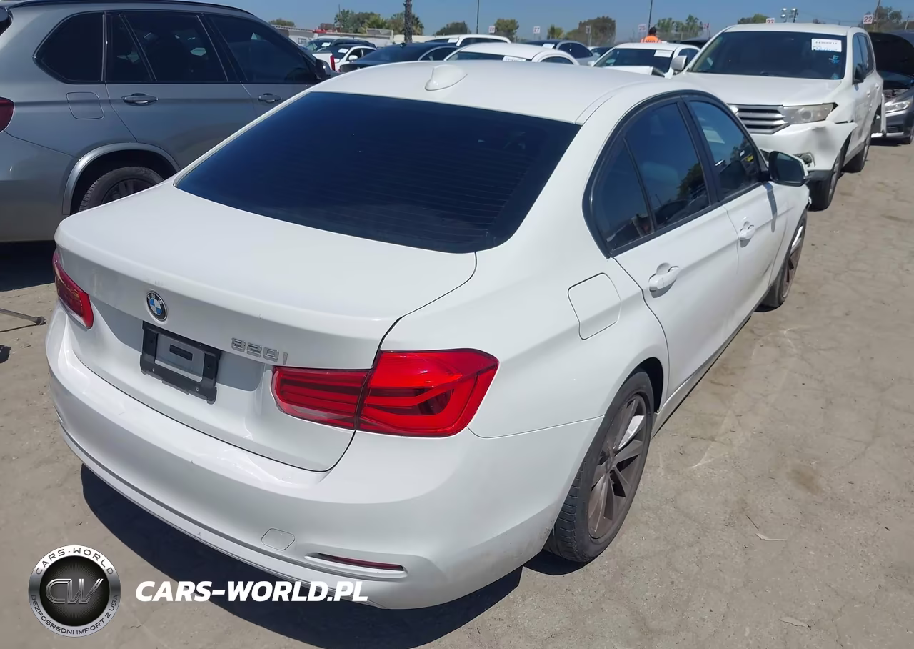 2018 BMW 320I VIN:WBA8E1G57JNU89560 - 4
