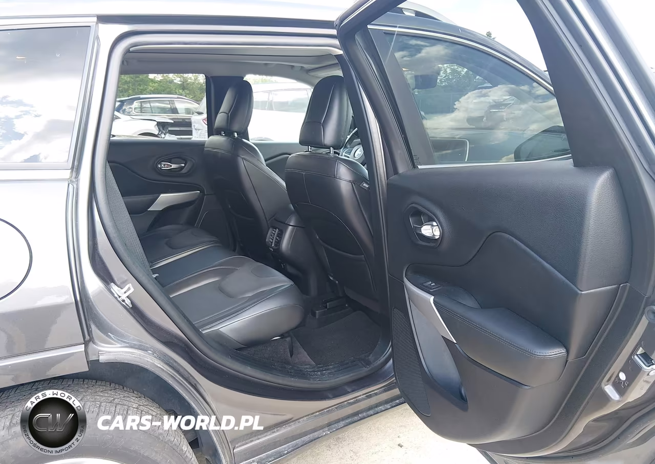 2018 Jeep Cherokee Overland 4X4 VIN:1C4PJMJX4JD594567 - 8