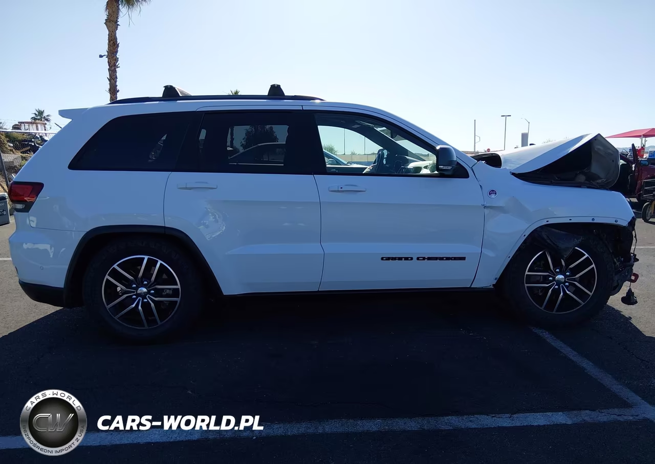 2018 Jeep Grand Cherokee Trailhawk 4X4 VIN:1C4RJFLG3JC145579 - 14