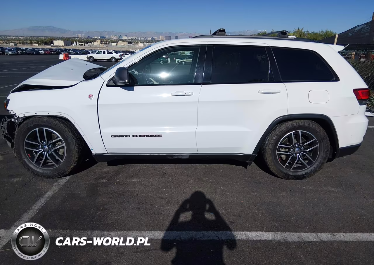 2018 Jeep Grand Cherokee Trailhawk 4X4 VIN:1C4RJFLG3JC145579 - 15