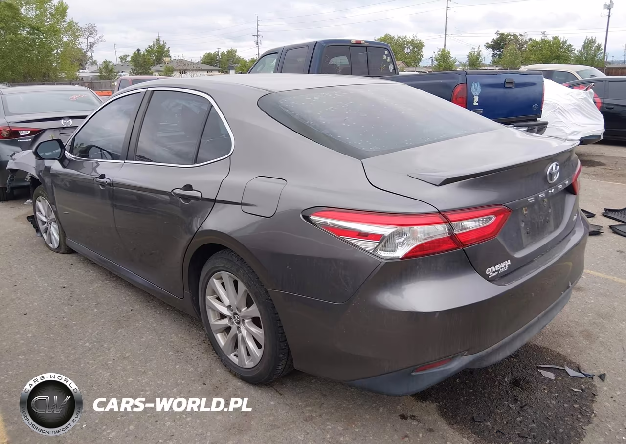 2018 Toyota Camry Le VIN:4T1B11HK6JU019398 - 3