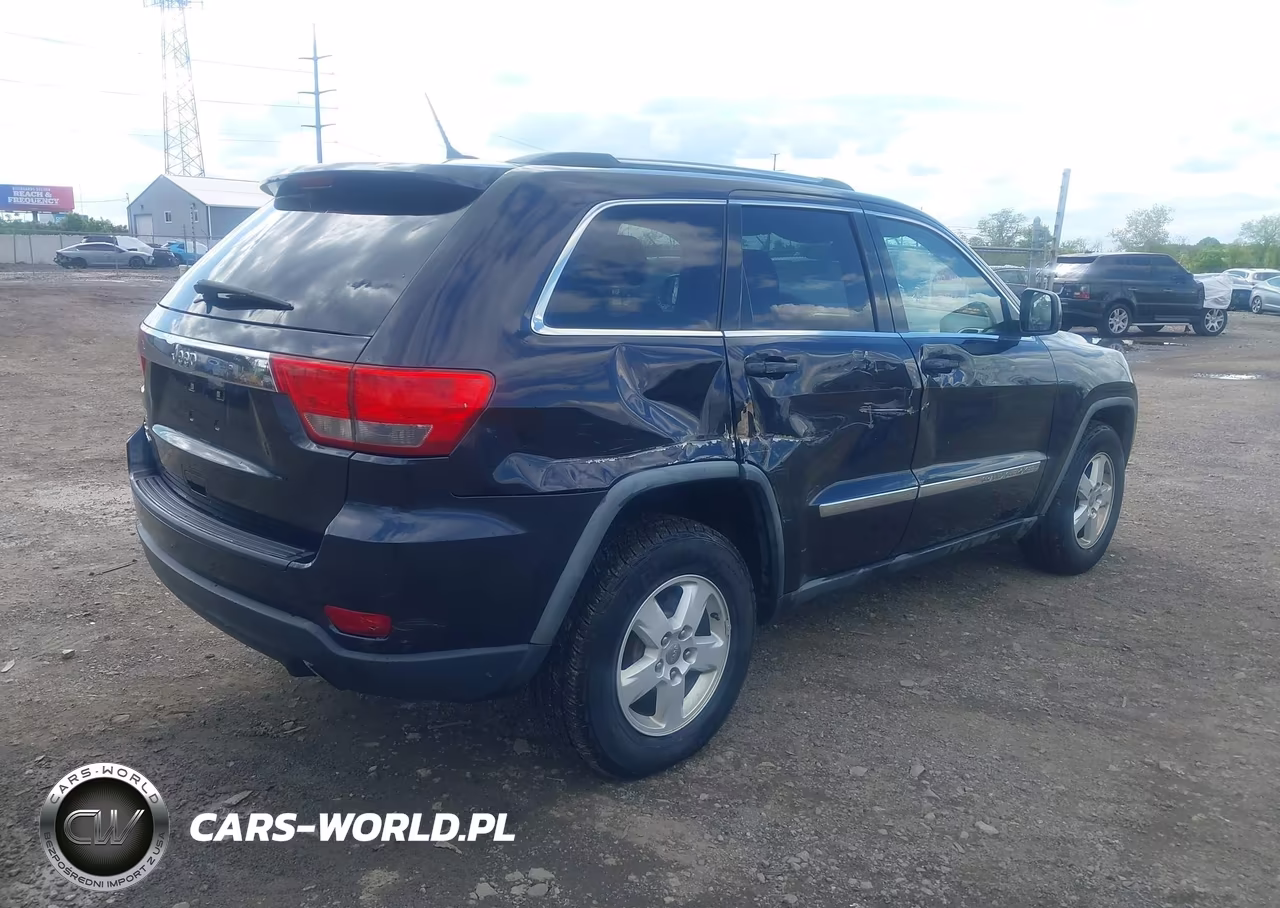 2011 Jeep Grand Cherokee Laredo VIN:1J4RR4GG4BC523346 - 4