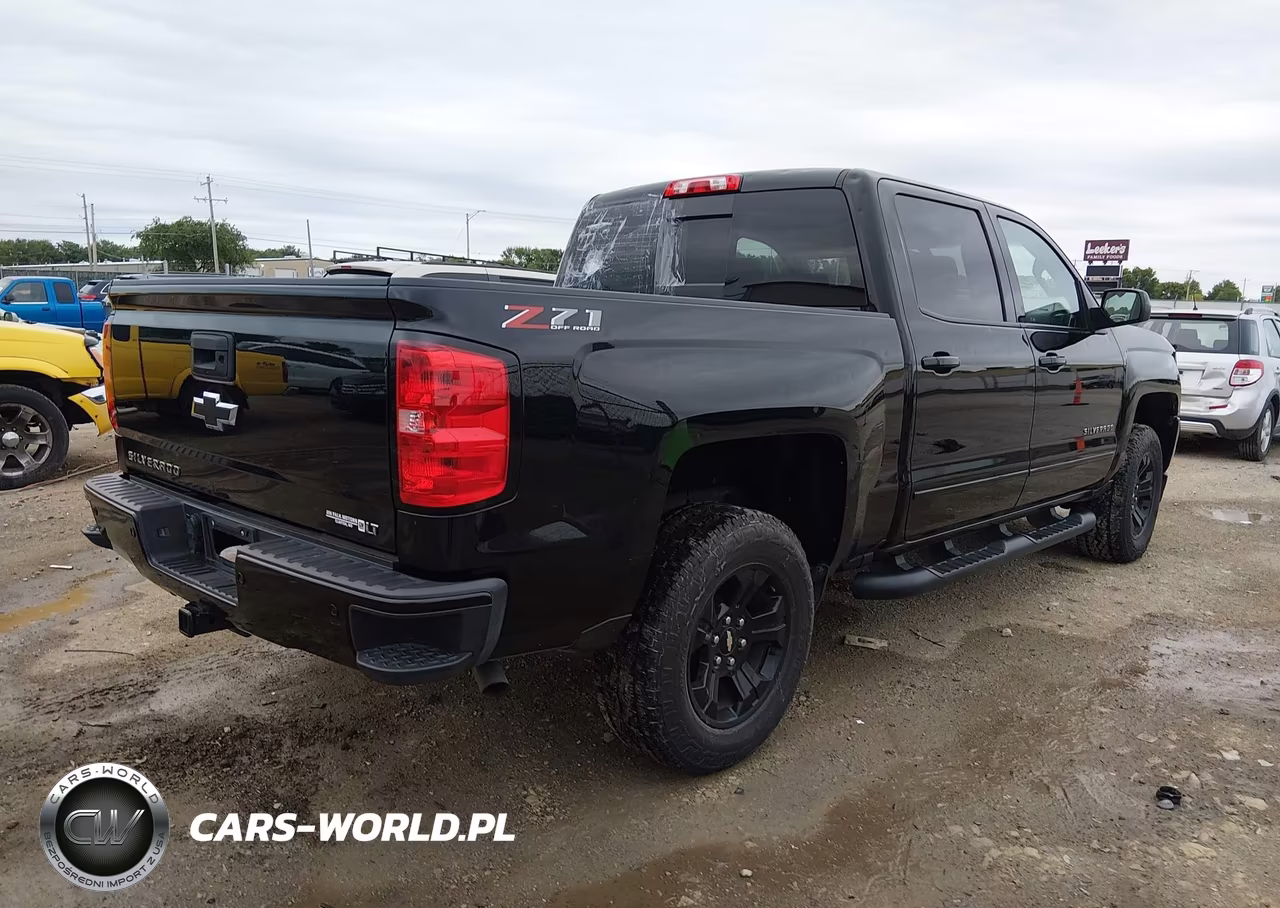 2018 Chevrolet Silverado 1500 2Lt VIN:3GCUKREC4JG344687 - 4