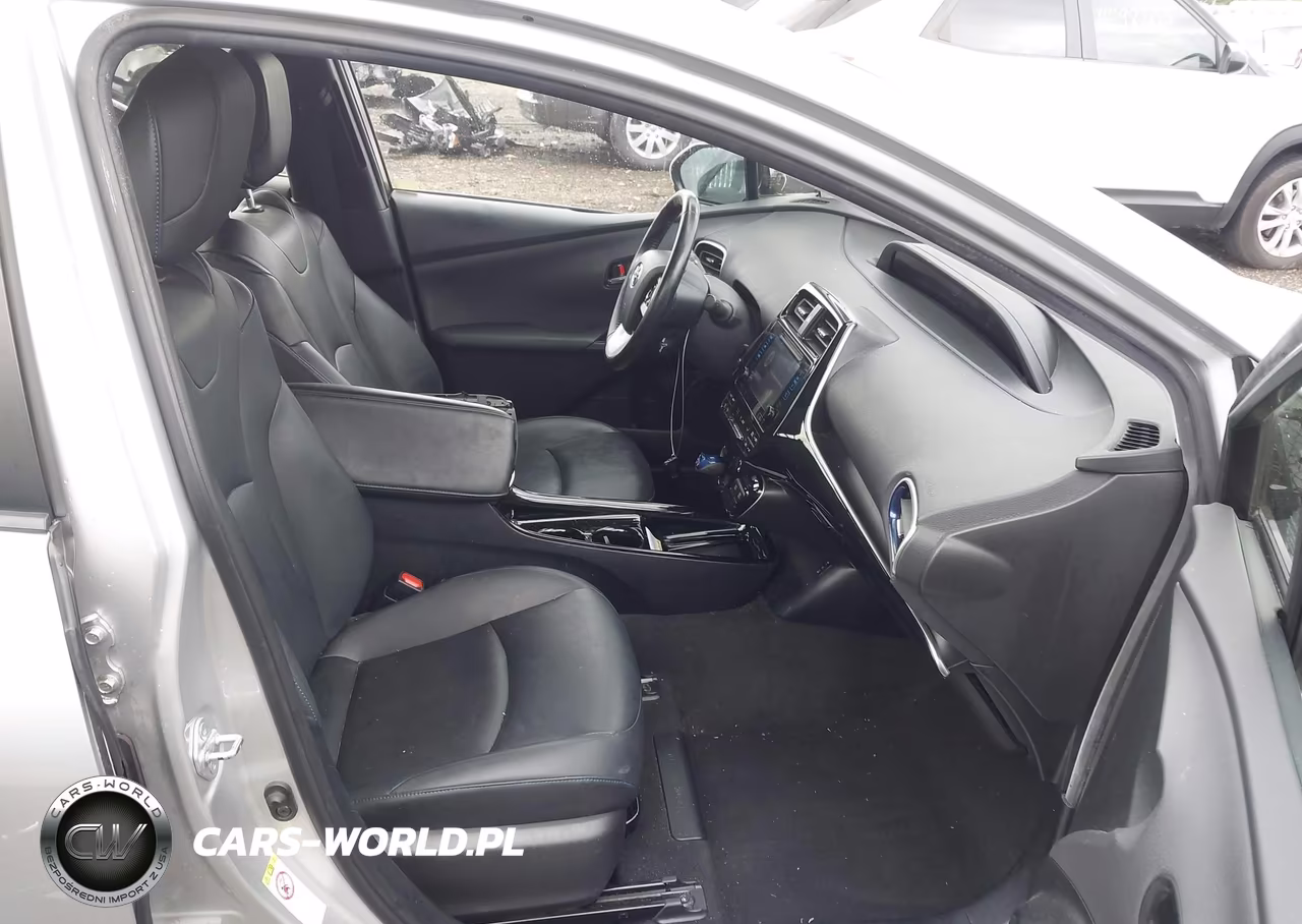 2017 Toyota Prius Four Touring VIN:JTDKARFU6H3533064 - 5