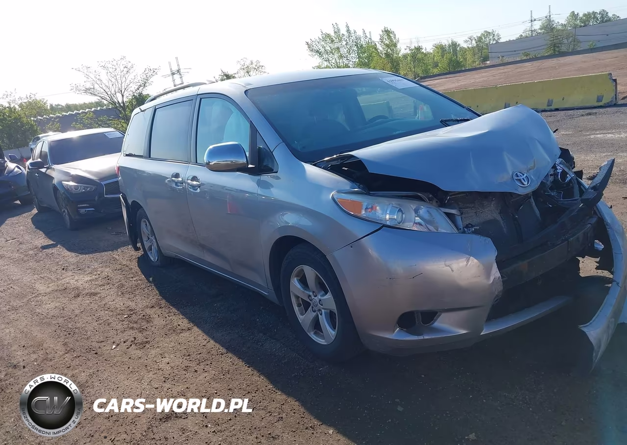 2016 Toyota Sienna Le 8 Passenger