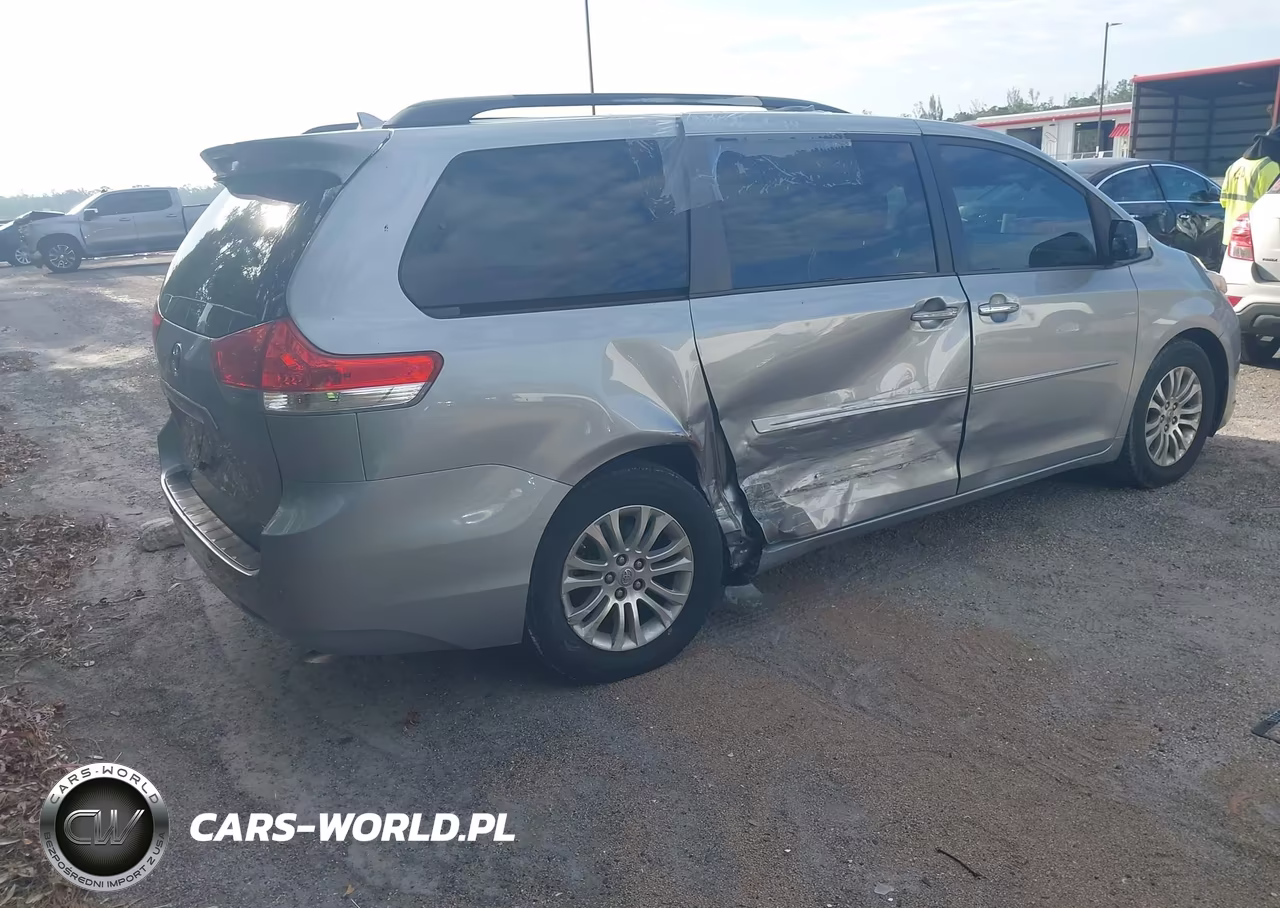 2013 Toyota Sienna Xle V6 8 Passenger VIN:5TDYK3DC8DS343516 - 4