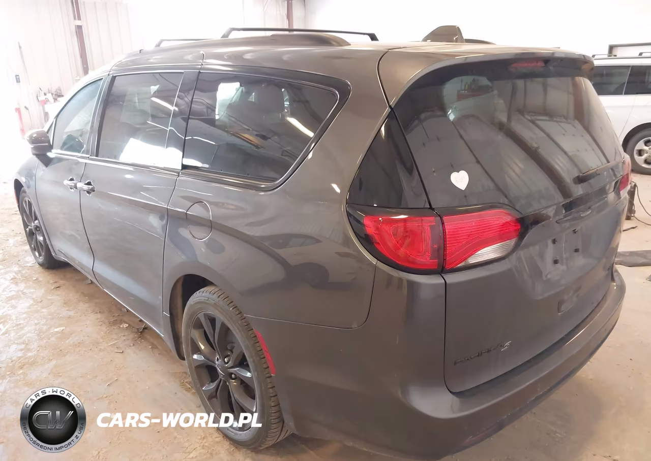 2018 Chrysler Pacifica Limited VIN:2C4RC1GG2JR338336 - 3