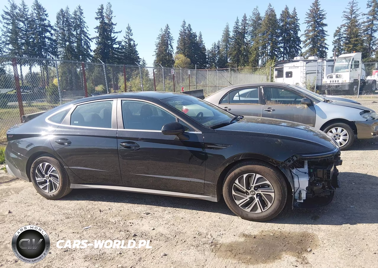 2026 Hyundai Sonata Hybrid Blue VIN:KMHL24JJXTA148656 - 14