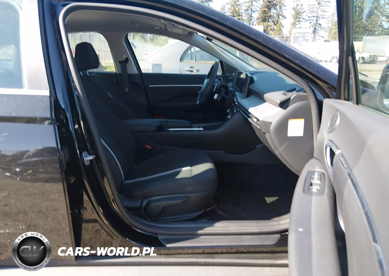 2026 Hyundai Sonata Hybrid Blue VIN:KMHL24JJXTA148656 - 5