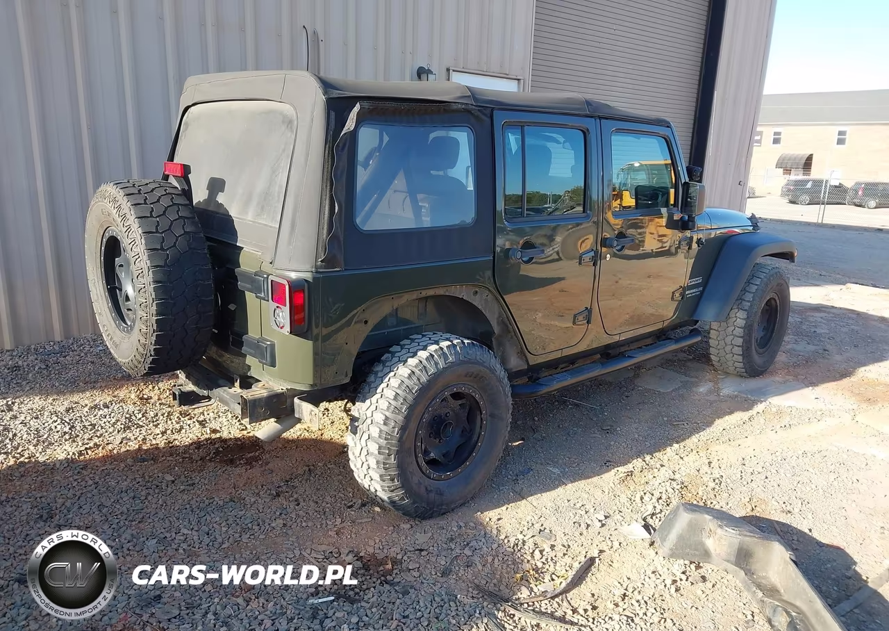 2016 Jeep Wrangler Unlimited Sport VIN:1C4BJWDG0GL114122 - 4