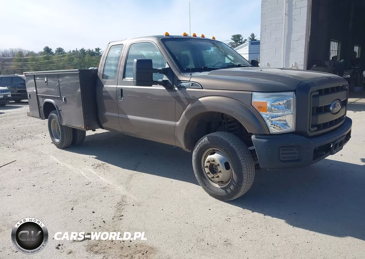 2015 Ford F-350 Chassis Xl