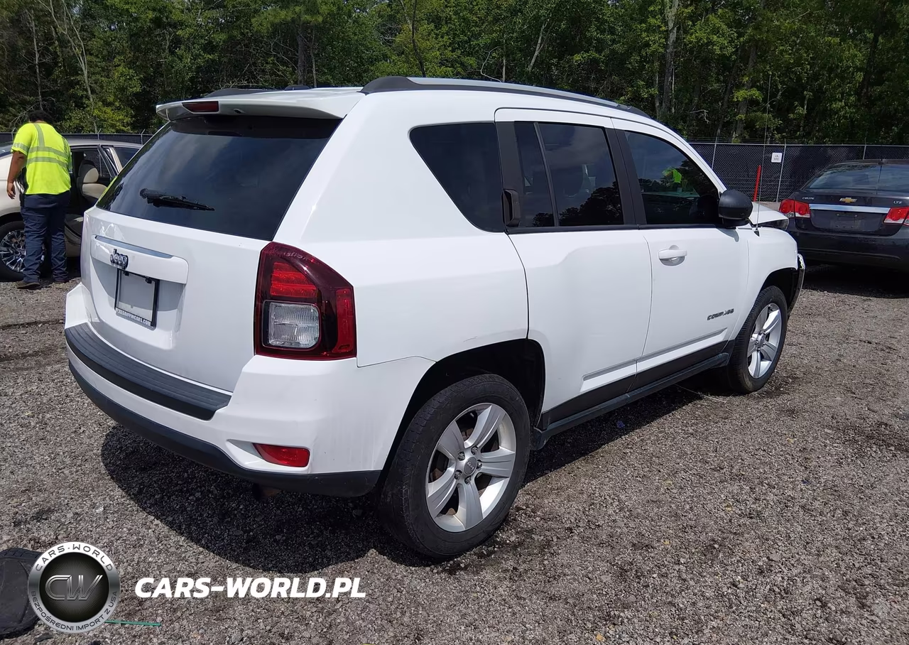 2016 Jeep Compass Sport VIN:1C4NJCBA1GD670492 - 4