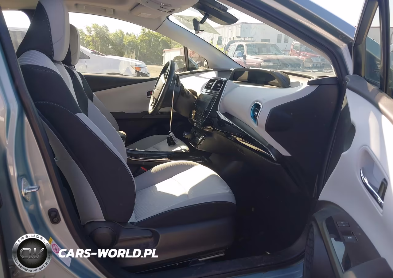 2017 Toyota Prius Three VIN:JTDKARFU3H3540733 - 5