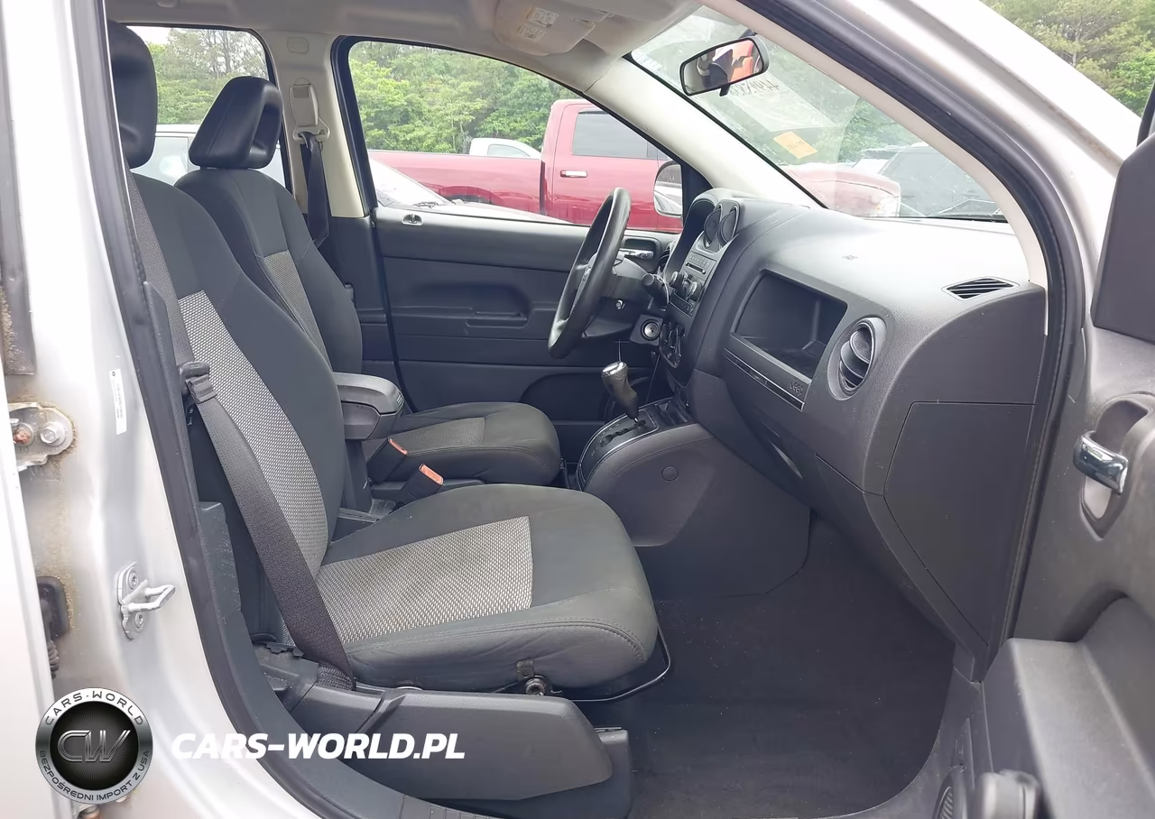 2009 Jeep Compass Sport VIN:1J4FT47B89D110696 - 5