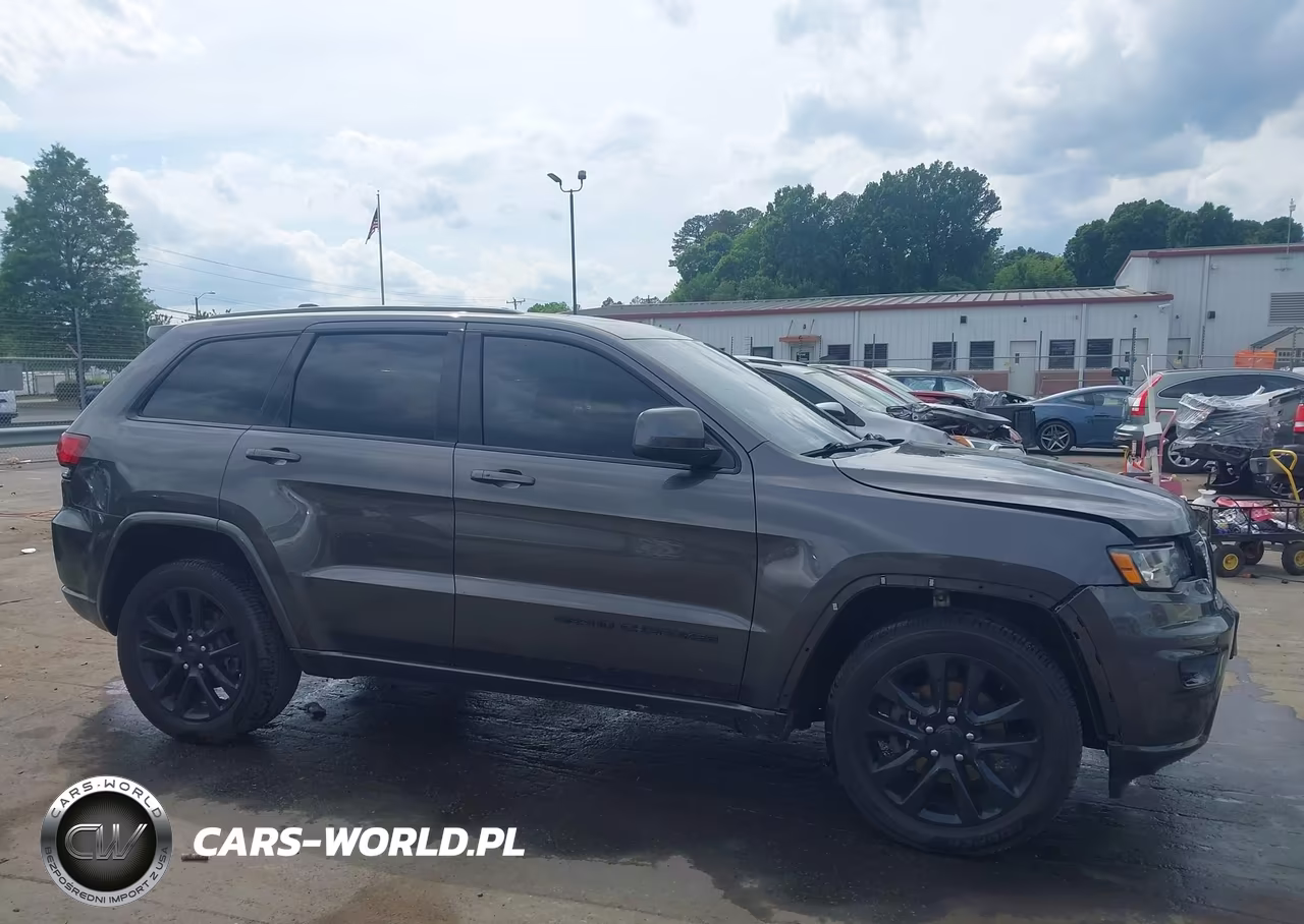 2018 Jeep Grand Cherokee Altitude 4X4 VIN:1C4RJFAG7JC396270 - 14