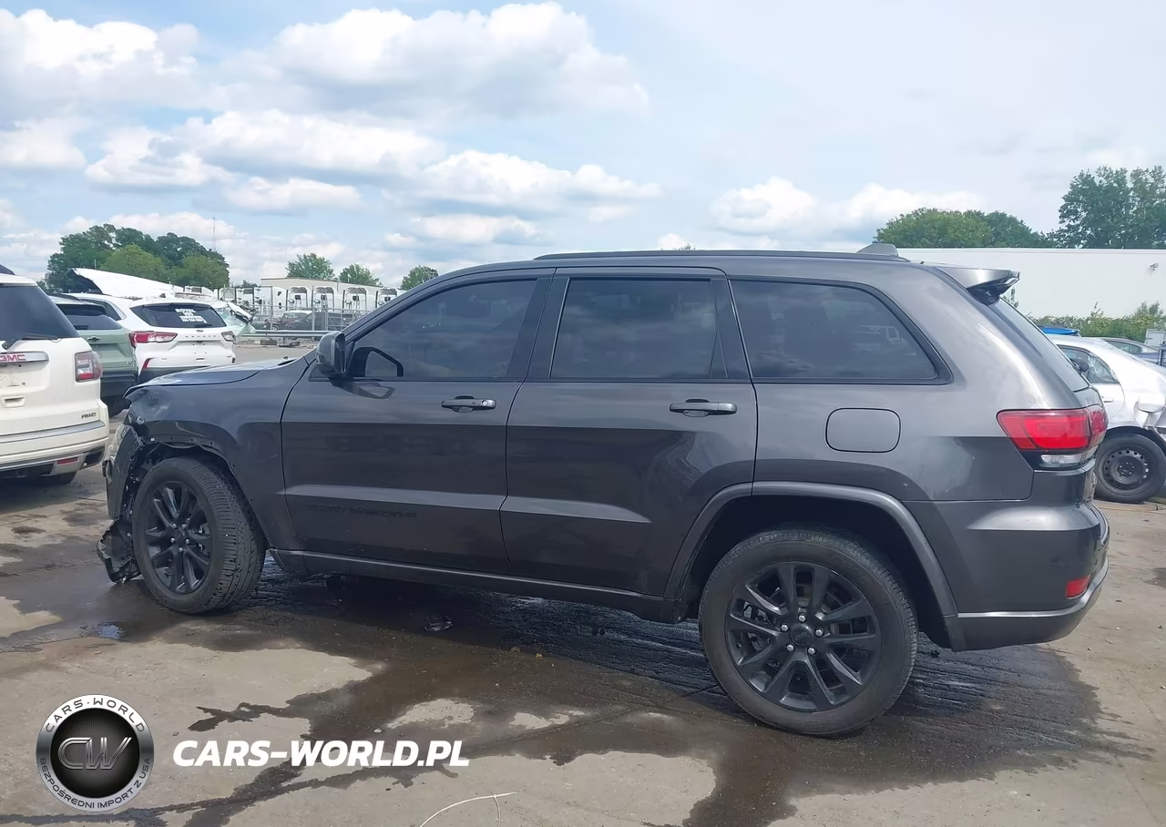 2018 Jeep Grand Cherokee Altitude 4X4 VIN:1C4RJFAG7JC396270 - 15
