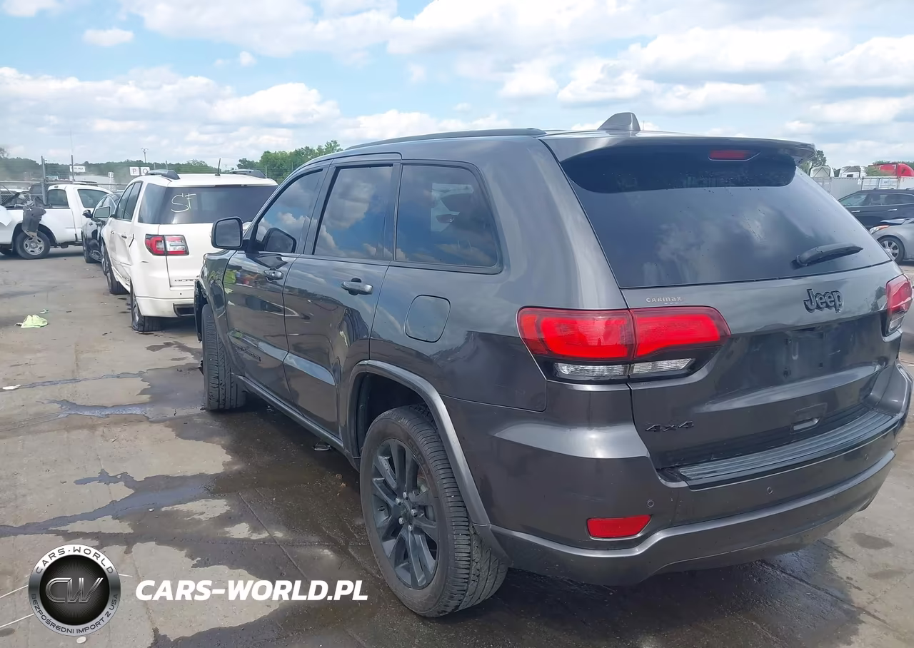 2018 Jeep Grand Cherokee Altitude 4X4 VIN:1C4RJFAG7JC396270 - 3
