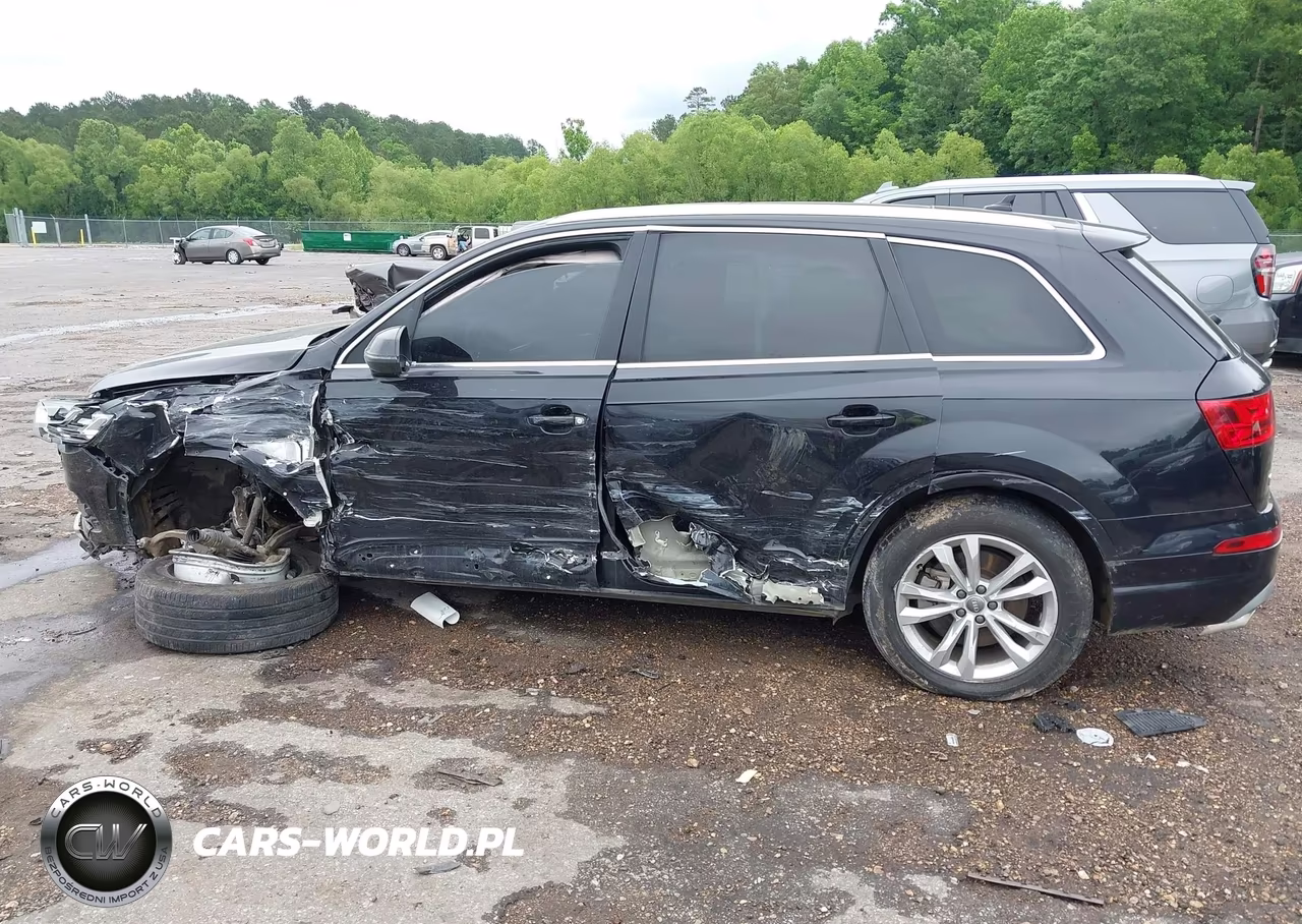 2017 Audi Q7 3.0T Premium VIN:WA1LAAF7XHD016337 - 14