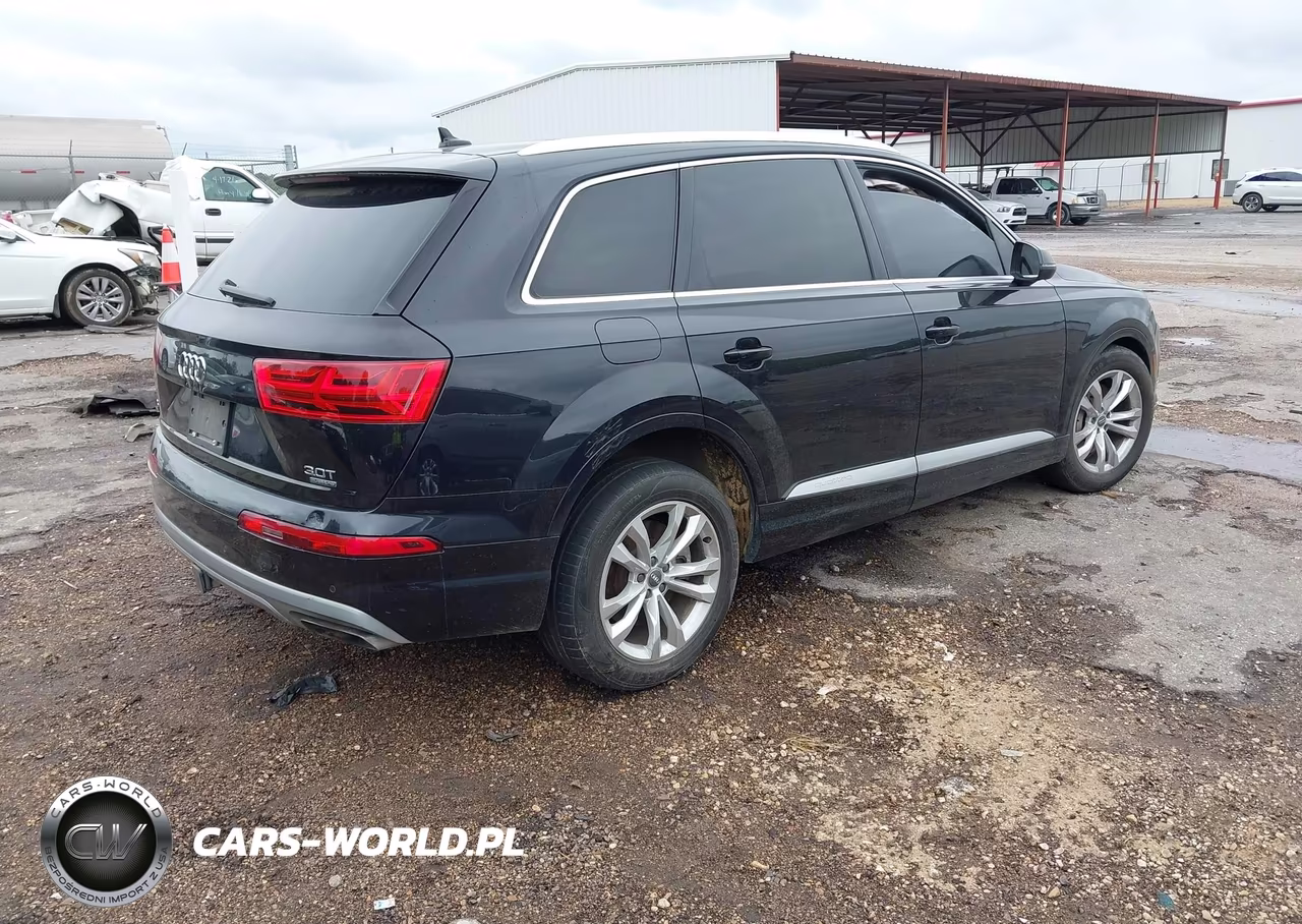 2017 Audi Q7 3.0T Premium VIN:WA1LAAF7XHD016337 - 4