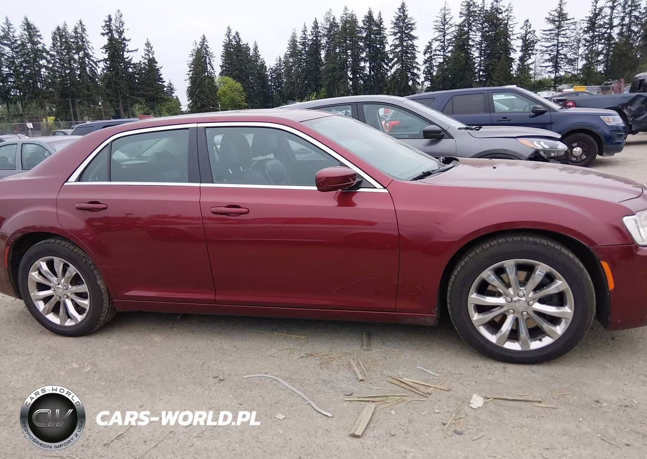 2015 Chrysler 300 Limited VIN:2C3CCARG0FH820517 - 13
