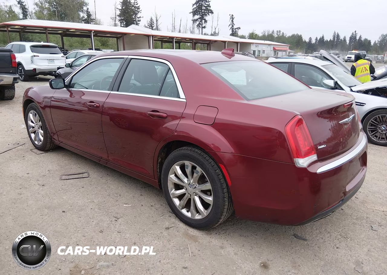 2015 Chrysler 300 Limited VIN:2C3CCARG0FH820517 - 3