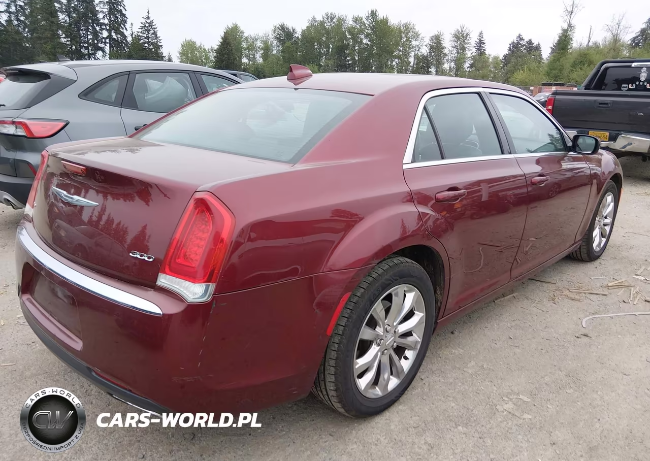 2015 Chrysler 300 Limited VIN:2C3CCARG0FH820517 - 4