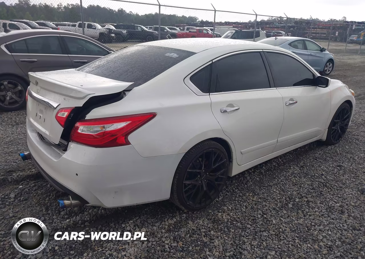 2017 Nissan Altima 2.5 S VIN:1N4AL3AP8HC155940 - 4